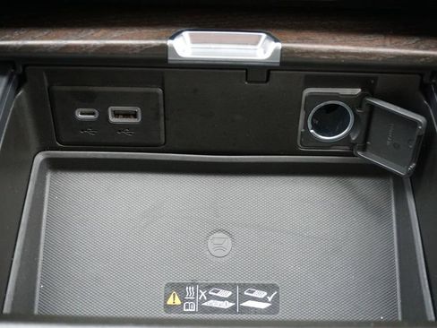 Used 2021 GMC Yukon XL Denali w/ Denali Premium Package image 36