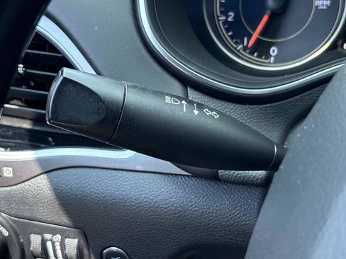 Used 2019 Jeep Cherokee Overland FWD image 20