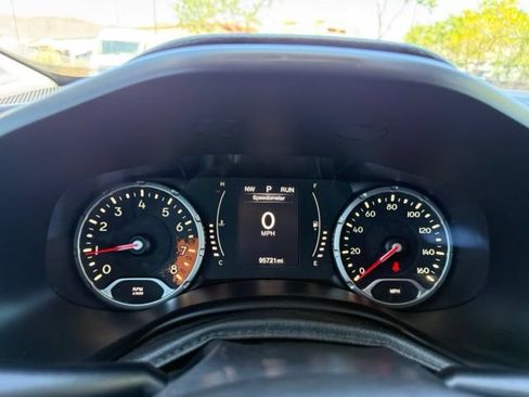 Used 2016 Jeep Renegade Latitude AWD/4WD image 14
