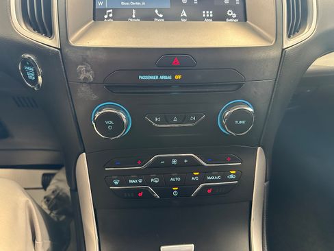 Used 2018 Ford Edge SEL w/ Equipment Group 201A AWD/4WD image 19