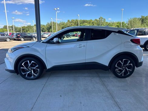 Used 2018 Toyota C-HR XLE FWD image 4