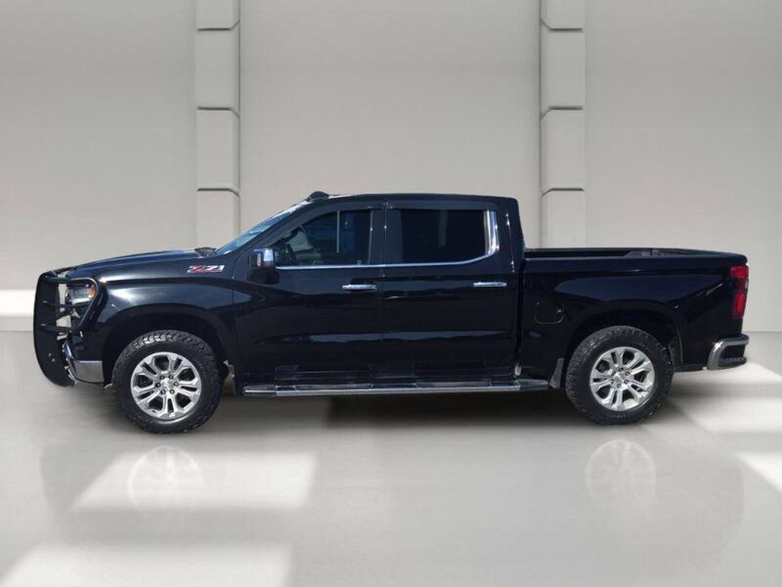 Used 2024 Chevrolet Silverado 1500 LTZ AWD/4WD image 4