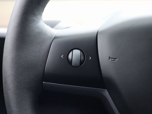 Used 2024 Tesla Model Y Long Range image 15