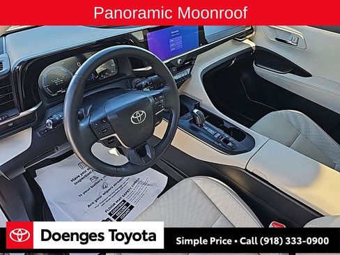 Used 2023 Toyota Crown Limited image 12