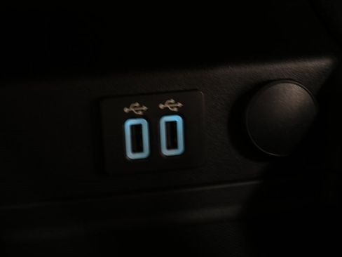 Used 2020 Ford Fusion SE w/ Equipment Group 151A image 12