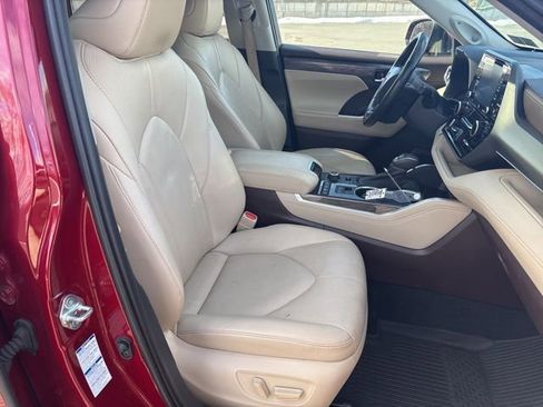 Used 2020 Toyota Highlander Limited image 12