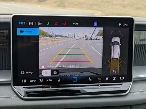 New 2026 Volkswagen Tiguan SE R-Line FWD image 22