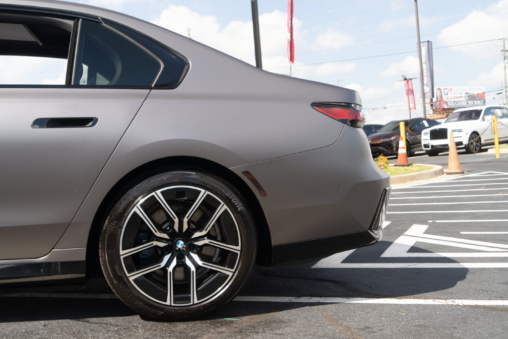 Used 2024 BMW i7 xDrive60 AWD/4WD image 16