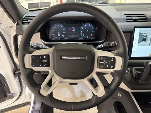 Used 2025 Land Rover Defender 90 X-Dynamic SE AWD/4WD image 14