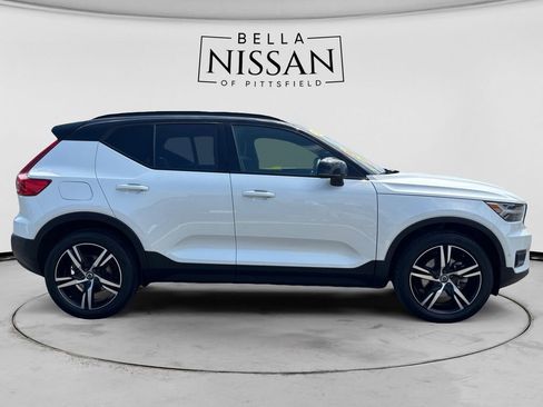 Used 2022 Volvo XC40 T5 R-Design AWD/4WD image 6