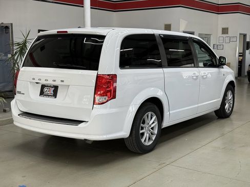 Used 2019 Dodge Grand Caravan SE FWD image 2