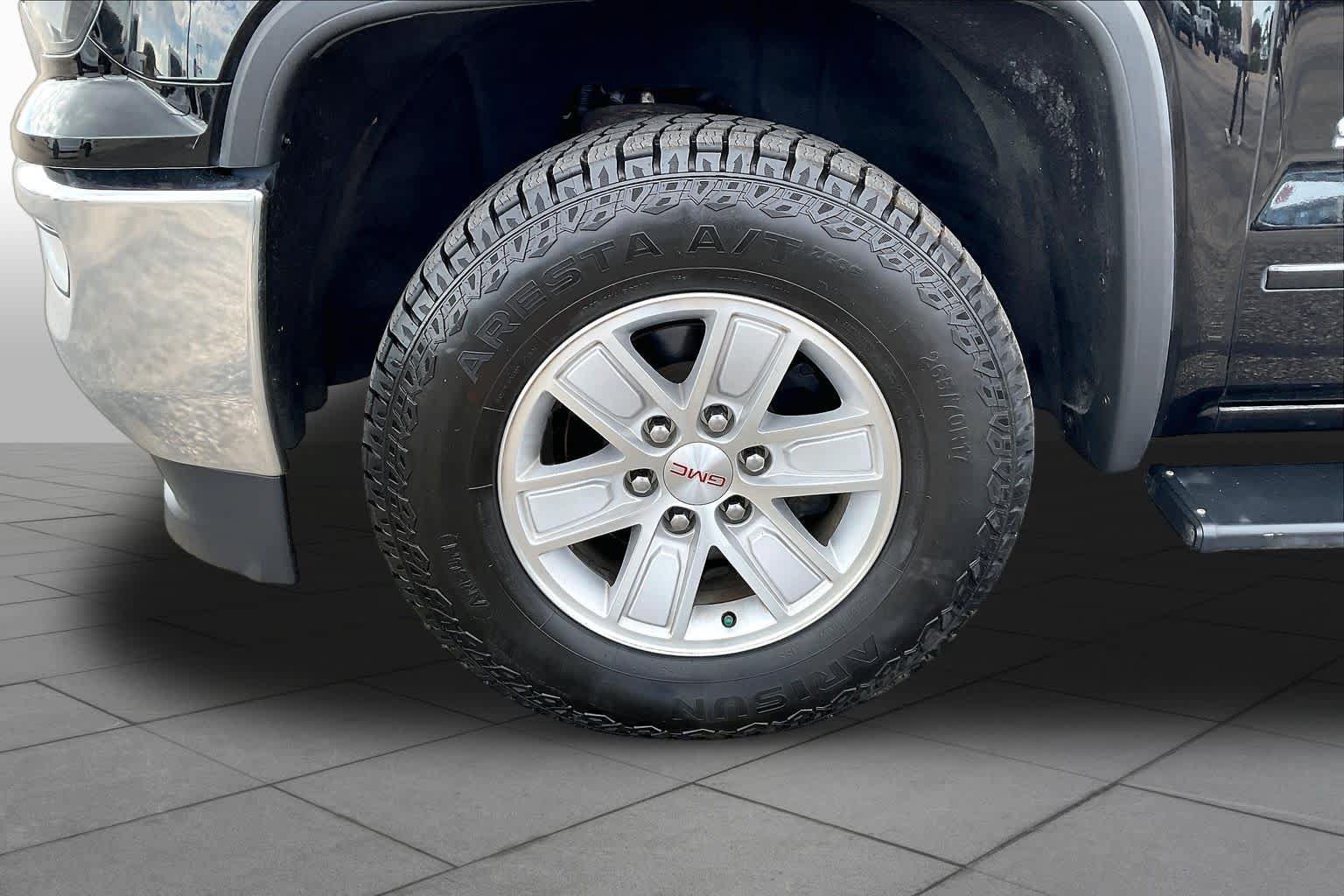 Used 2018 GMC Sierra 1500 SLE w/ SLE Value Package AWD/4WD image 11