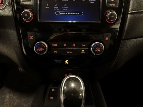 Used 2019 Nissan Rogue SV w/ Sun & Sound Touring Package image 22