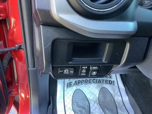 Used 2017 Toyota Tacoma TRD Sport image 13