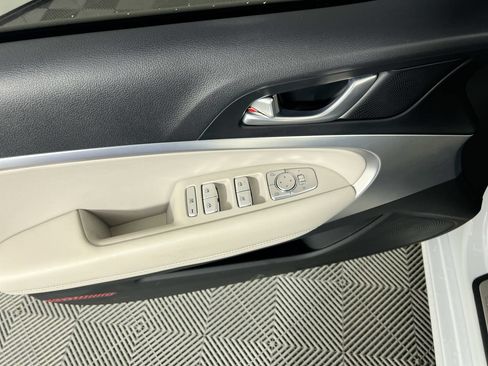 Used 2023 Genesis G70 2.0T RWD image 14