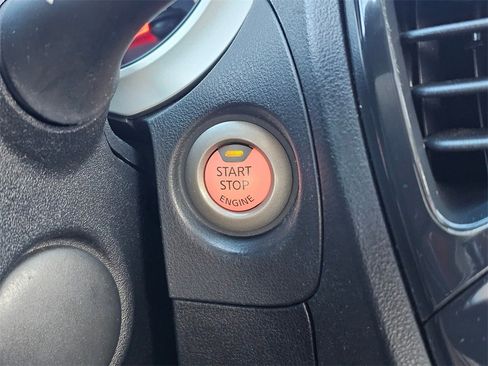 Used 2013 Nissan Juke SL image 32