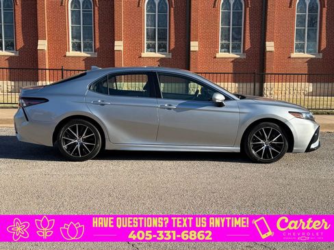 Used 2023 Toyota Camry SE image 12