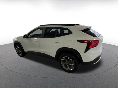 Used 2025 Chevrolet Trax LT image 10