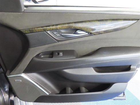 Used 2018 Cadillac Escalade ESV Platinum image 45