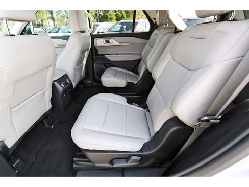 Used 2025 Ford Explorer Active w/ Active Comfort Package image 13