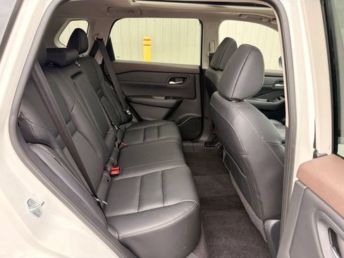 Used 2023 Nissan Rogue SL AWD/4WD image 16