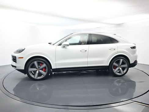 Certified 2024 Porsche Cayenne S AWD/4WD image 2
