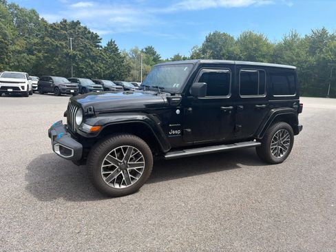 Used 2023 Jeep Wrangler Unlimited Sahara w/ Cold Weather Group AWD/4WD image 13