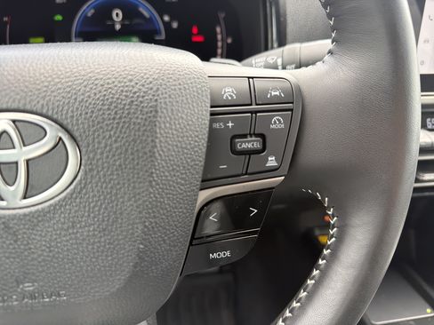Used 2025 Toyota Camry SE FWD image 20