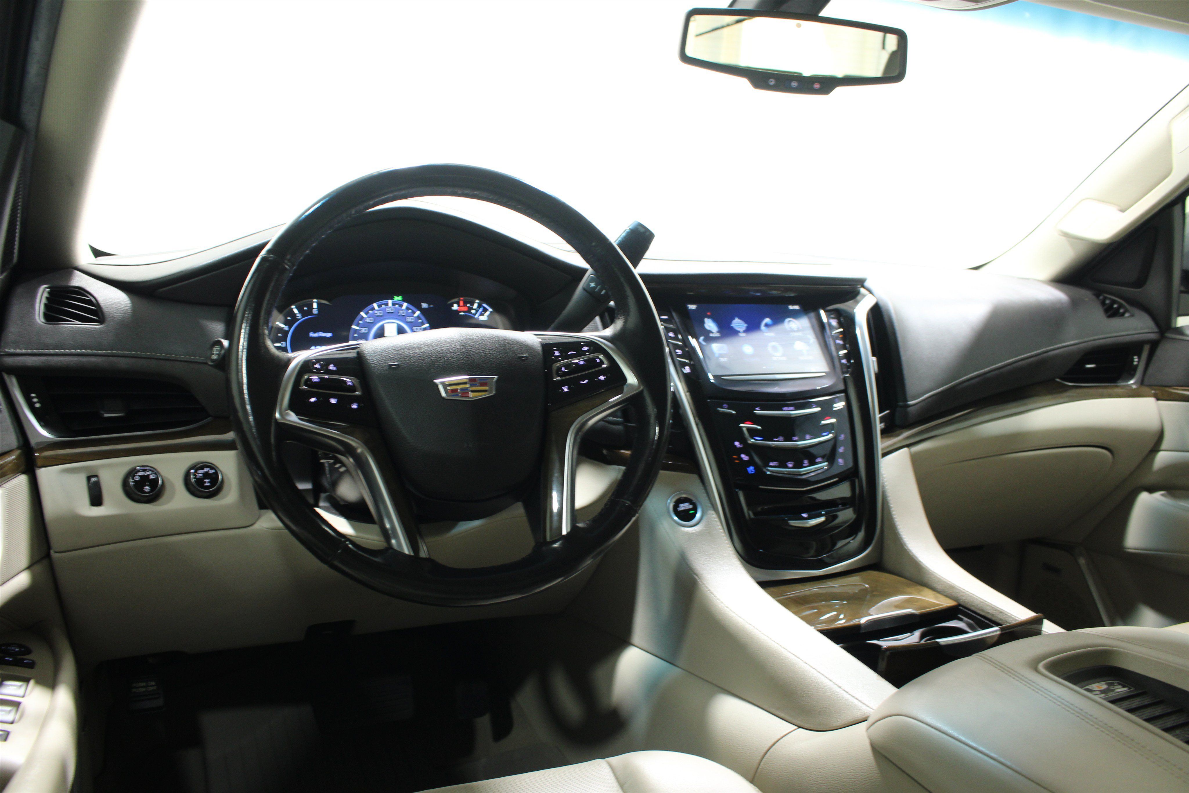 Used 2019 Cadillac Escalade Platinum Sport AWD/4WD image 2