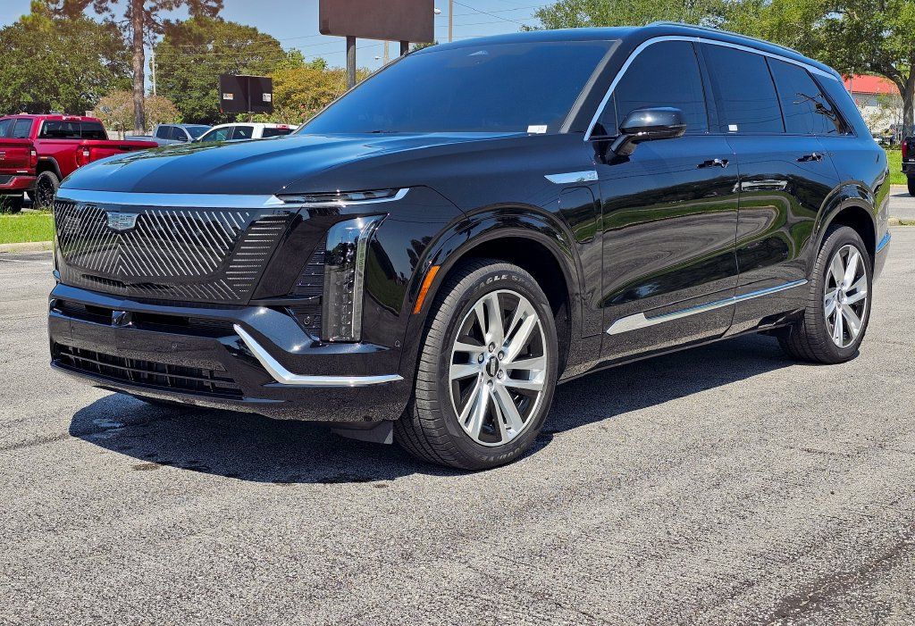 Used 2027 Cadillac Vistiq Luxury AWD/4WD image 2
