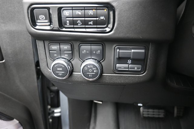 Used 2025 GMC Yukon AT4 Ultimate w/ LPO, Floor Liner Package AWD/4WD image 16