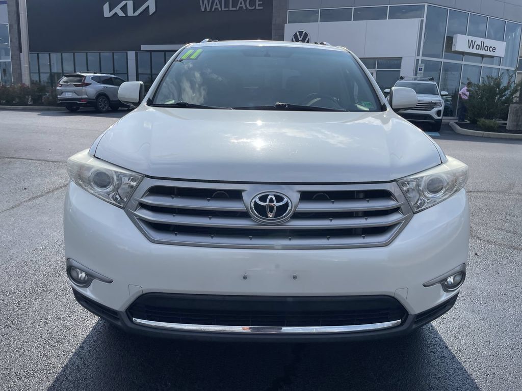 Used 2011 Toyota Highlander Limited w/ Tow Pkg FWD image 2