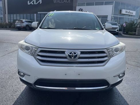 Used 2011 Toyota Highlander Limited w/ Tow Pkg FWD image 2