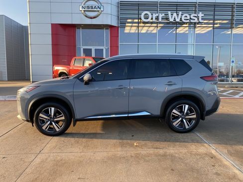 Used 2023 Nissan Rogue Platinum w/ Platinum Premium Package image 2