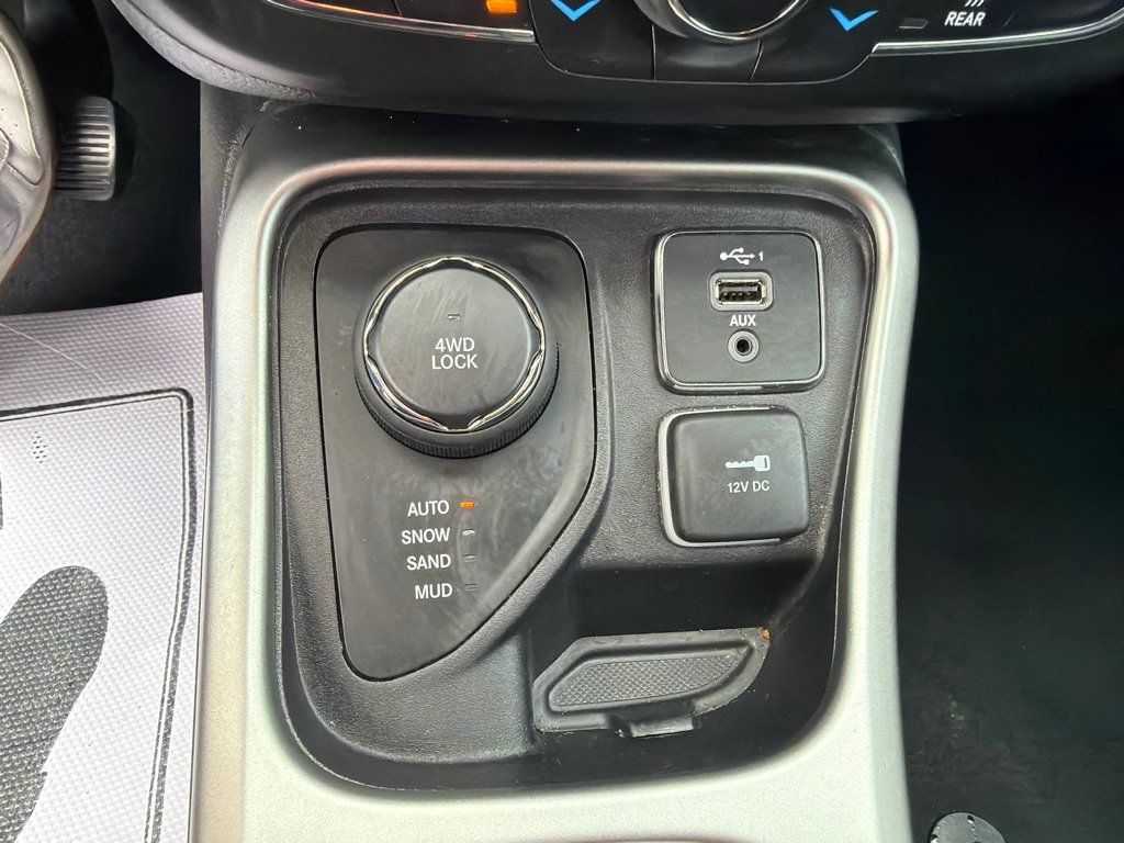 Used 2021 Jeep Compass Latitude w/ Convenience Group AWD/4WD image 40