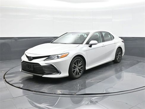 Used 2024 Toyota Camry XLE image 1