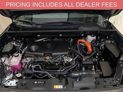 Used 2025 Toyota RAV4 LE AWD/4WD image 17