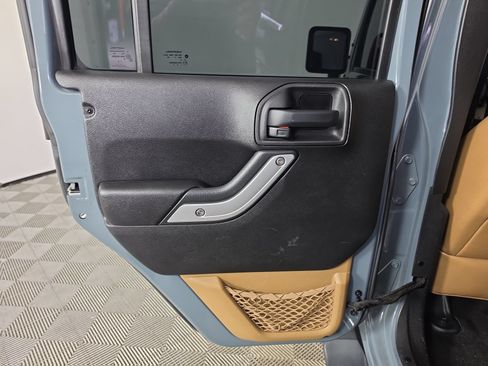 Used 2014 Jeep Wrangler Unlimited Sahara w/ Connectivity Group AWD/4WD image 34