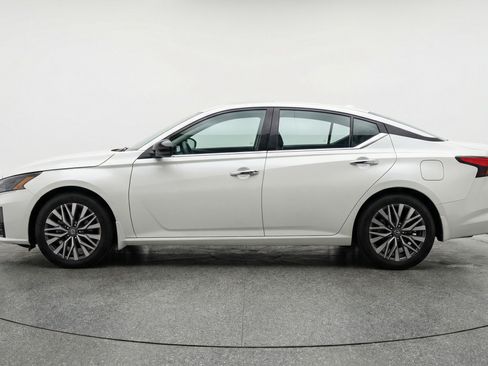 Used 2025 Nissan Altima 2.5 SV FWD image 5