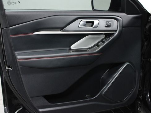 Used 2025 Ford Explorer ST image 11