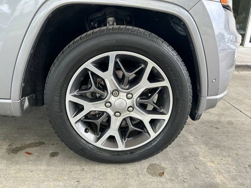 Used 2019 Jeep Grand Cherokee Overland RWD image 24