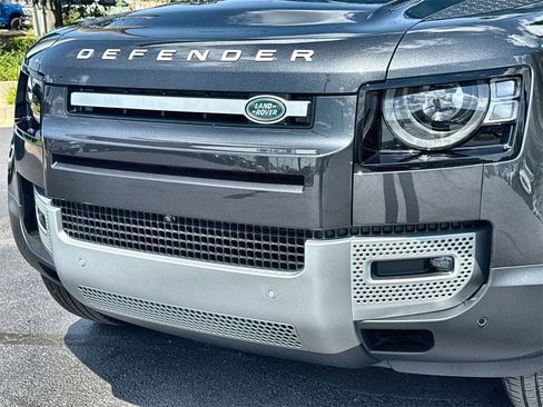 Used 2025 Land Rover Defender 110 S image 9