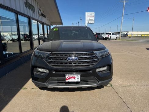 Used 2020 Ford Explorer XLT w/ Equipment Group 202A AWD/4WD image 4
