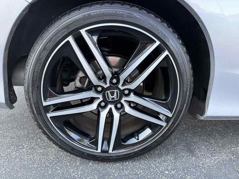 Used 2017 Honda Accord Touring image 35
