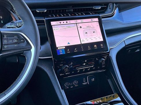 Used 2024 Jeep Grand Cherokee Limited 4xe image 9