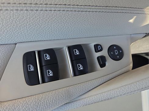 Used 2021 BMW 530i xDrive w/ Premium Package image 15