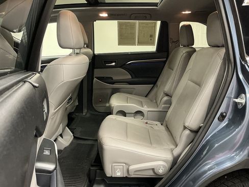 Used 2015 Toyota Highlander Limited Platinum AWD/4WD image 19