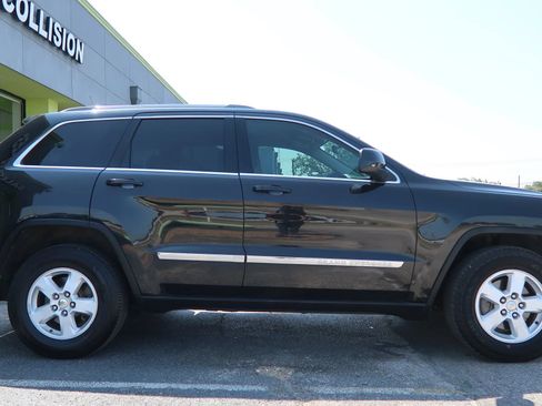 Used 2012 Jeep Grand Cherokee Laredo w/ Laredo E Group AWD/4WD image 7
