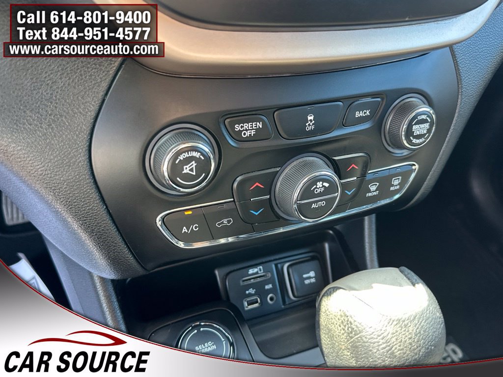 Used 2016 Jeep Cherokee Latitude w/ Comfort/Convenience Group AWD/4WD image 22