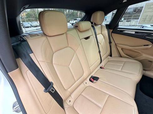 Used 2018 Porsche Macan w/ Premium Package Plus image 40